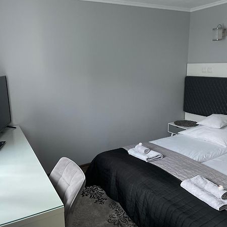 Apartament Lazur Pila Luaran gambar