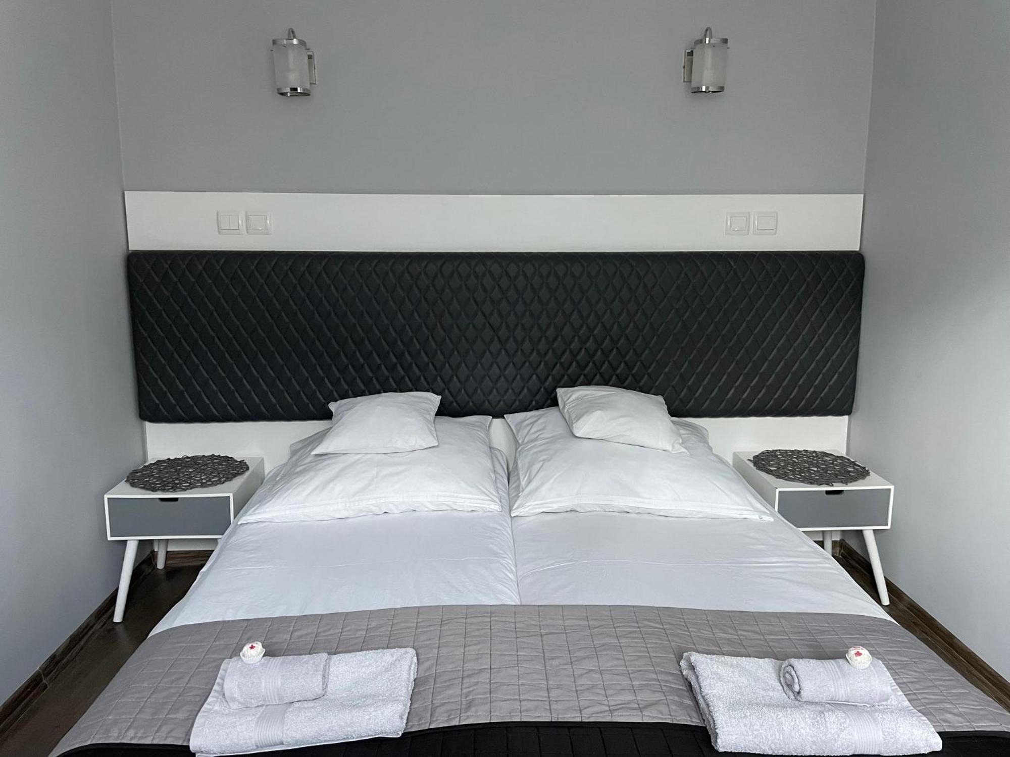 Apartament Lazur Pila Luaran gambar