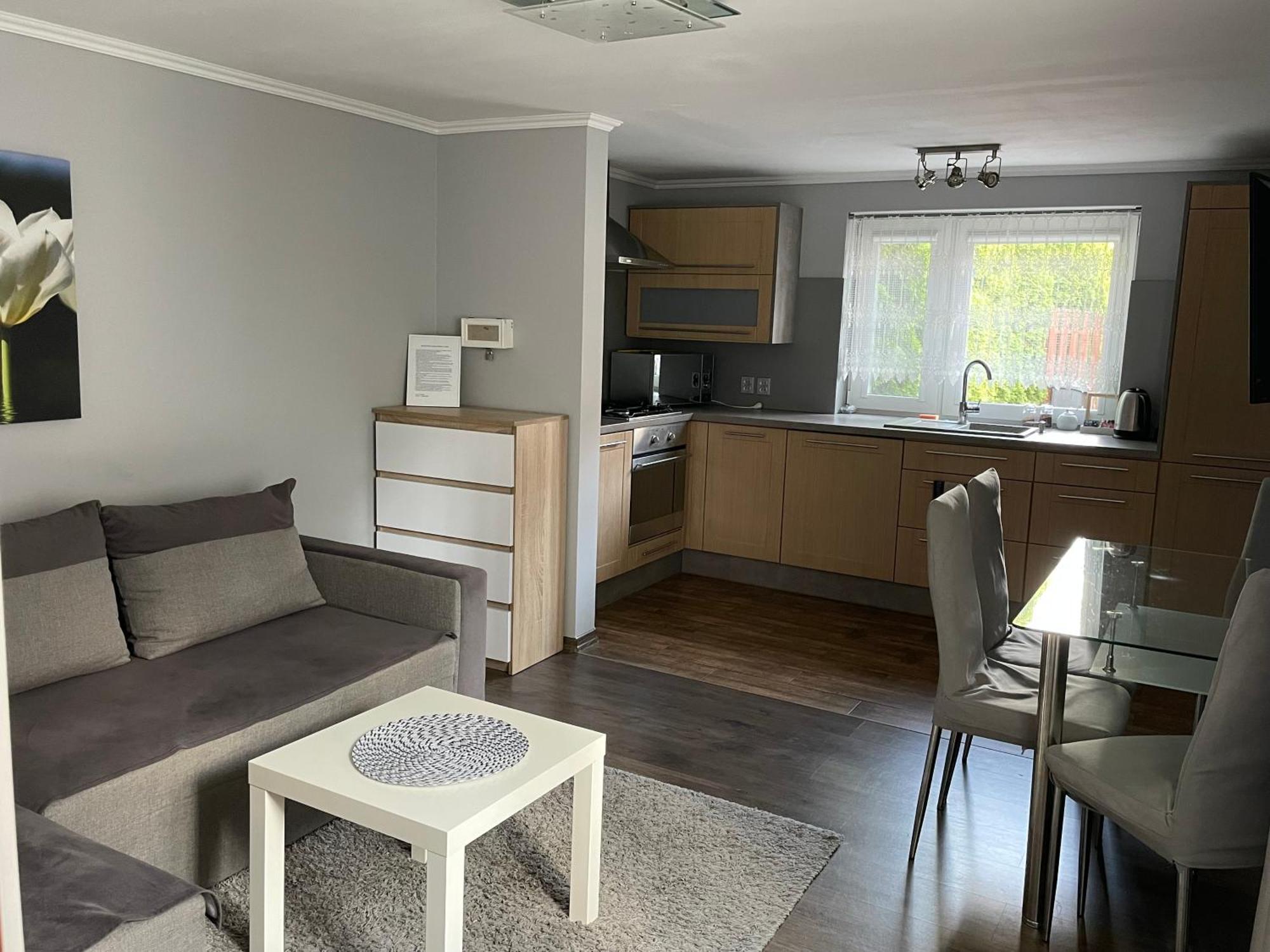 Apartament Lazur Pila Luaran gambar